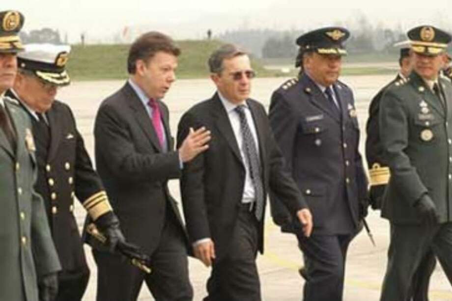 Álvaro Uribe dice que Santos no es el presidente que más ha golpeado las Farc