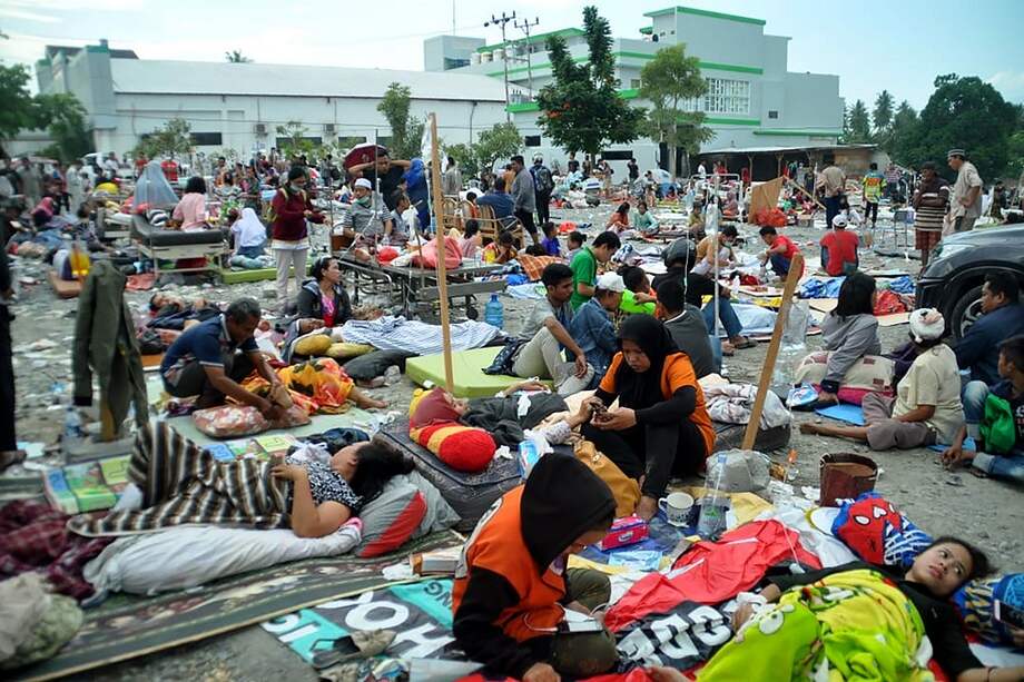 Cerca de 2.000 personas murieron y centenares resultaron heridas a causa del terremoto de 7,5 grados seguido de un tsunami en Indonesia, en septiembre. / AFP