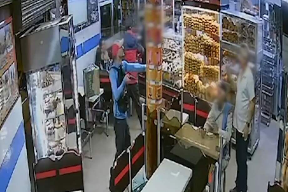 El delincuente utilizaba una arma de fuego, para hurtar establecimientos de mediana superficie.