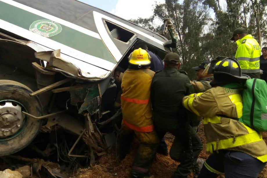Un policía muerto deja accidente de tránsito en la vía Bogotá-Girardot