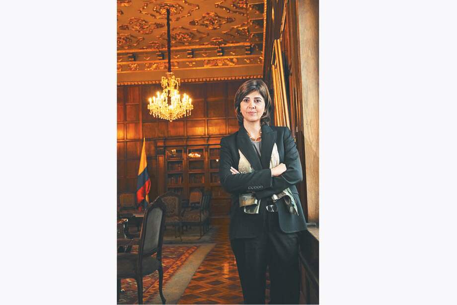 La canciller María Ángela Holguín defendió al embajador en Washington, Luis Carlos Villegas, pero varios congresistas lo criticaron por prestarse a presiones indebidas. / Archivo - El Espectador