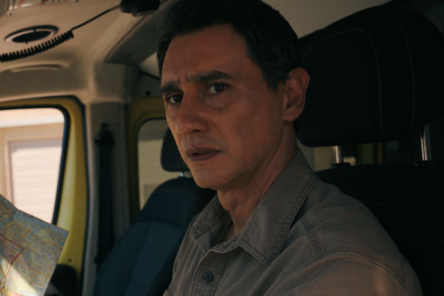 Carlos Mauel Vesga, nominado a Los Premios Emmy en la categoría Mejor Actor de Reparto por su rol de Manousus Oviedo en 'Pluribus'.