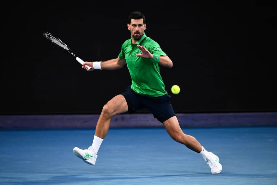 Novak Djokovic durante la final masculina individual del Abierto de Australia contra Carlos Alcaraz este domingo 1° de febrero de 2026 en el Melbourne Park.