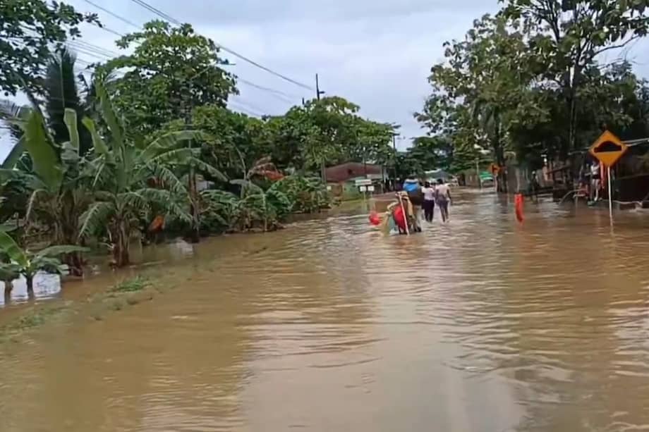 La emergencia se concentra, sobre todo, en el corregimiento de El Reposo, donde se reportan viviendas bajo el agua.