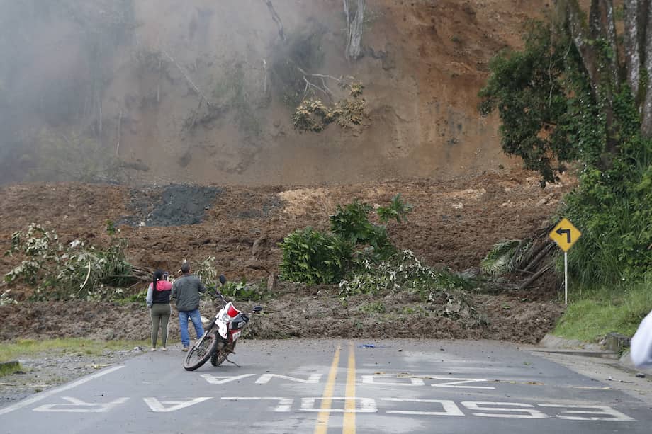 Campesinos de Rosas, un pueblo colombiano, intentan rehacer su vida tras alud.