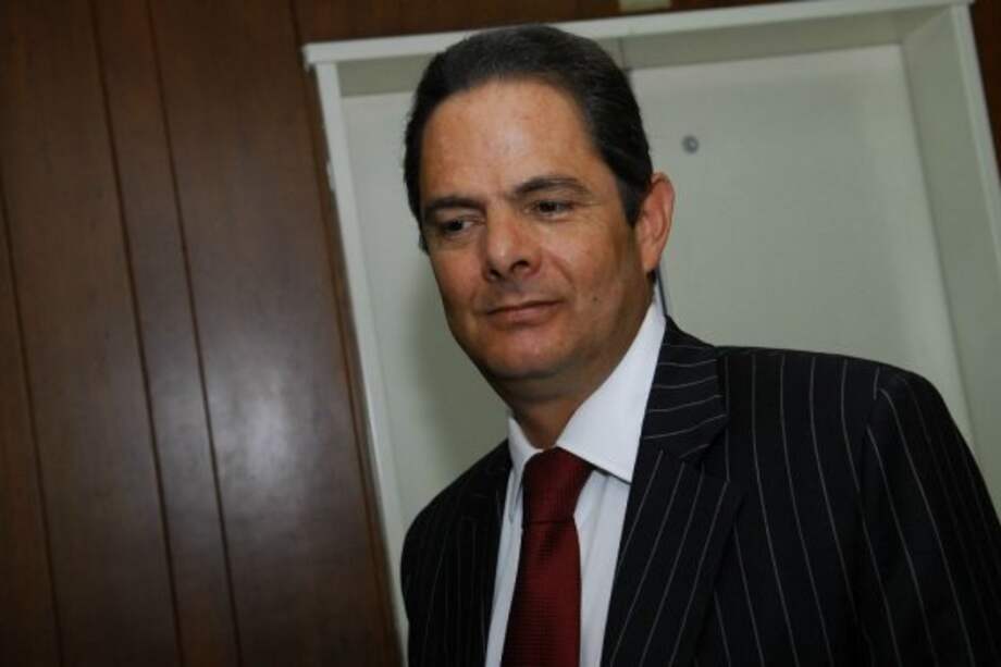 Vargas Lleras denuncia a capitán del Ejército por participación en política