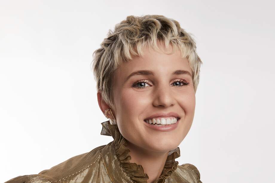 Delfina es una de las mujeres que se atreve a contar historias con su pelo.