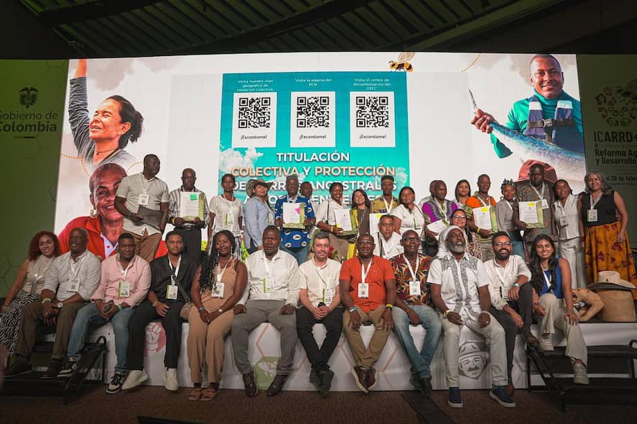 Las hectáreas comprenden un total de 11 predios que ahora estarán en posesión de resguardos indígenas y consejos comunitarios afro.