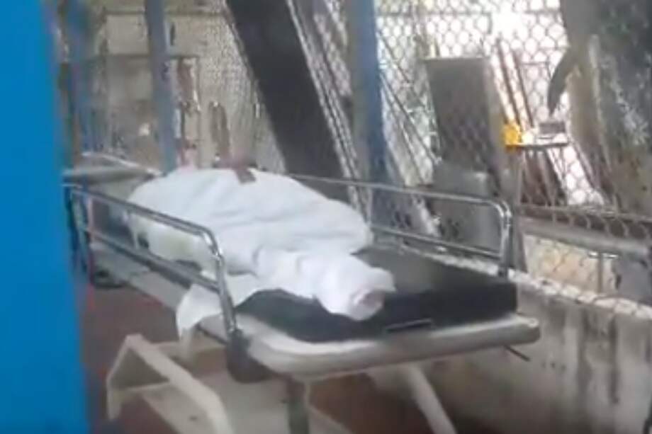 Según la denunciante se dio cuenta de esto mientras esperaba que le entregaran las pruebas de COVID-19 de su padre.