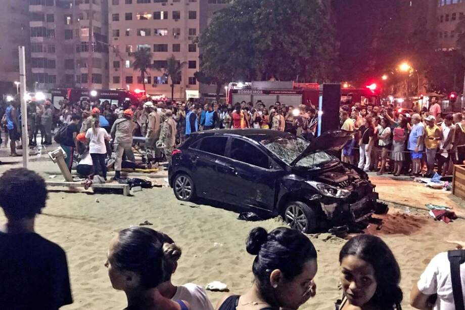 Desde la noche del domingo, las autoridades locales atienden a las personas damnificadas por las inundaciones en Copacabana. / Tomada de Twitter.