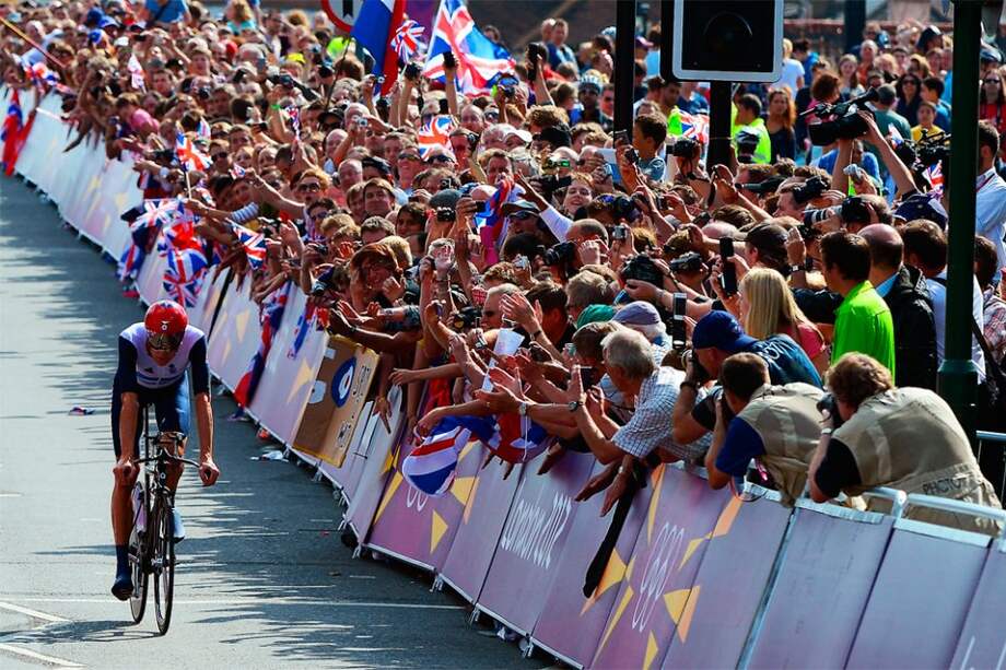 El apoyo fue incensante para el local / AFP