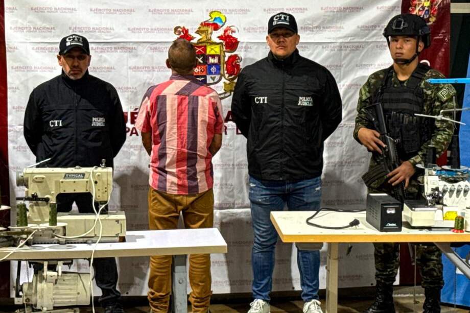 Alias el “Sastre” tenía en su contra una orden de captura por los delitos de concierto para delinquir y utilización ilegal de uniformes e insignias.