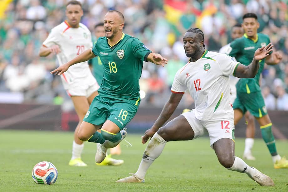 Bolivia venció 2-1 a Surinam en el repechaje y se medirá con Irak este martes por un lugar en la máxima cita.