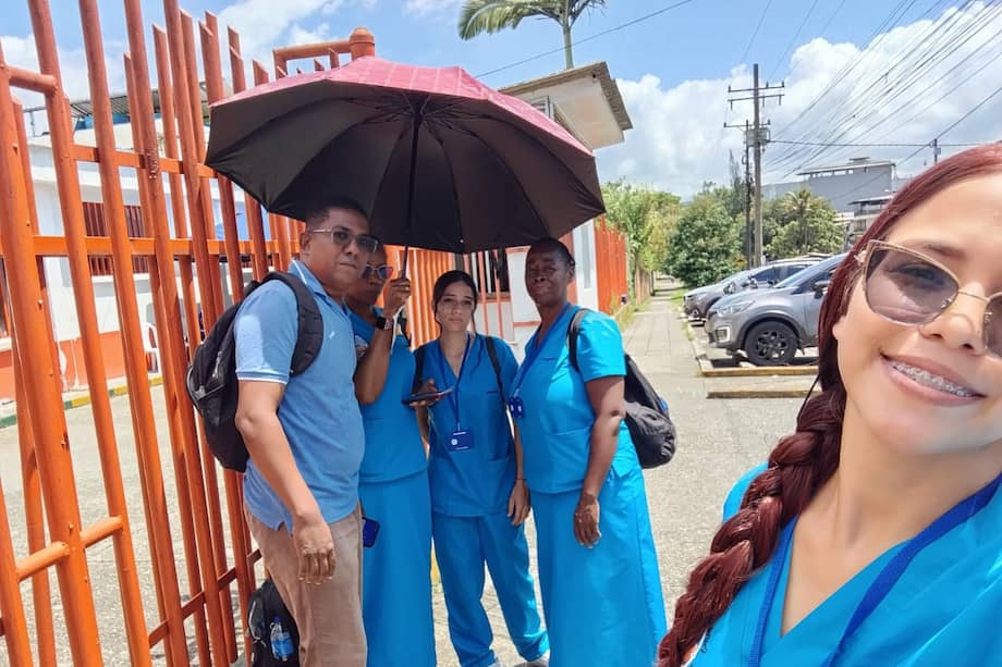 El pastor ha reclutado cerca de una treintena de voluntarios para brindar apoyo a los damnificados en Buenaventura.
