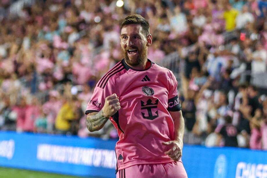 Lionel Messi celebra tras marcar el cuarto gol durante el partido de fútbol de la Major League Soccer (MLS) entre el Inter de Miami y el New England Revolution.