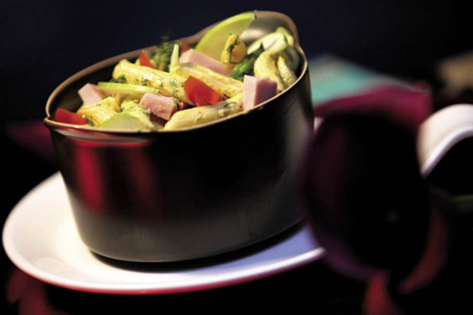 Ensalada de fusillis con pollo y mayonesa de curry