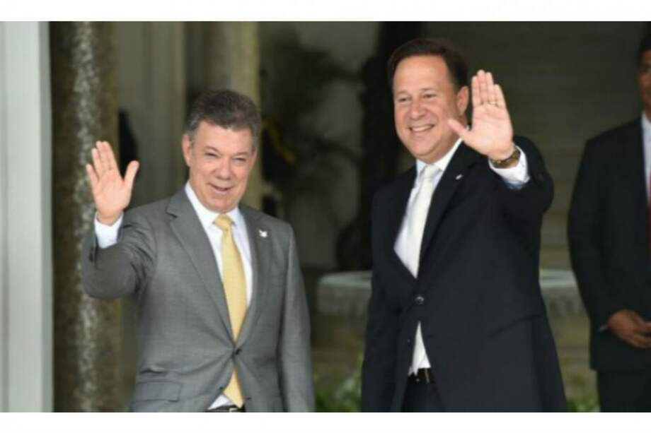 Juan Manuel Santos con su homólogo panameño Juan Carlos Varela