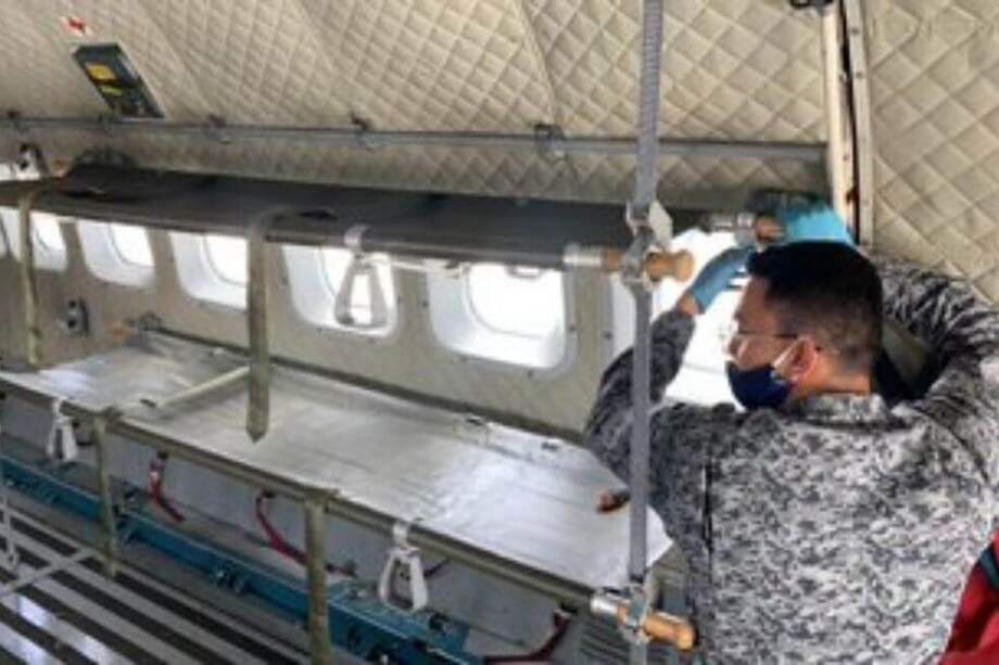 Una falla en la capacidad de la planta de oxígeno del Hospital San Rafael de Leticia ha obligado al Gobierno, advertido por el personal médico, a trasladar ocho pacientes en estado crítico hasta Bogotá. / Tomado del Twitter @CarlosHolmesTru