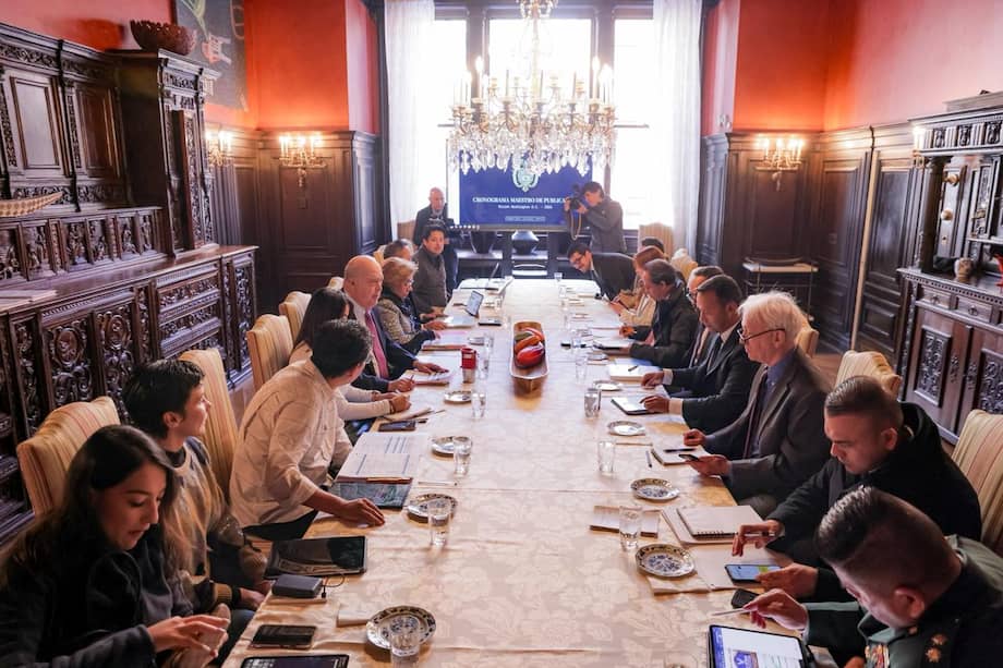 La canciller Rosa Villavicencio y el embajador de Colombia en Estados Unidos, Daniel García-Peña, lideran la comitiva oficial del presidente Gustavo Petro.