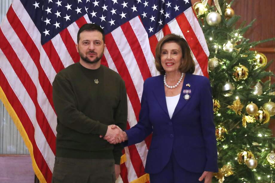 La llegada de Zelenski a Estados Unidos se dio mientras los legisladores están trabajando para aprobar un paquete de gastos, que incluye unos US$ 45.000 millones en seguridad y asistencia para Ucrania.