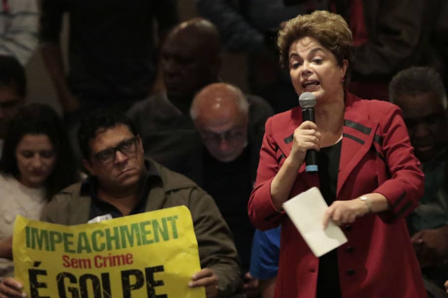 Dilma Rousseff fue juzgada por un Congreso, cuya mayoría de miembros, era investigado por variedad de delitos. / AFP
