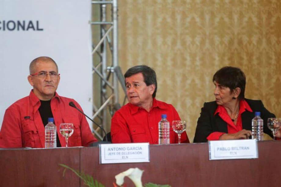 Alias "Pablo Beltrán", exjefe del equipo negociador del Eln junto a alias "Antonio García" / Archivo