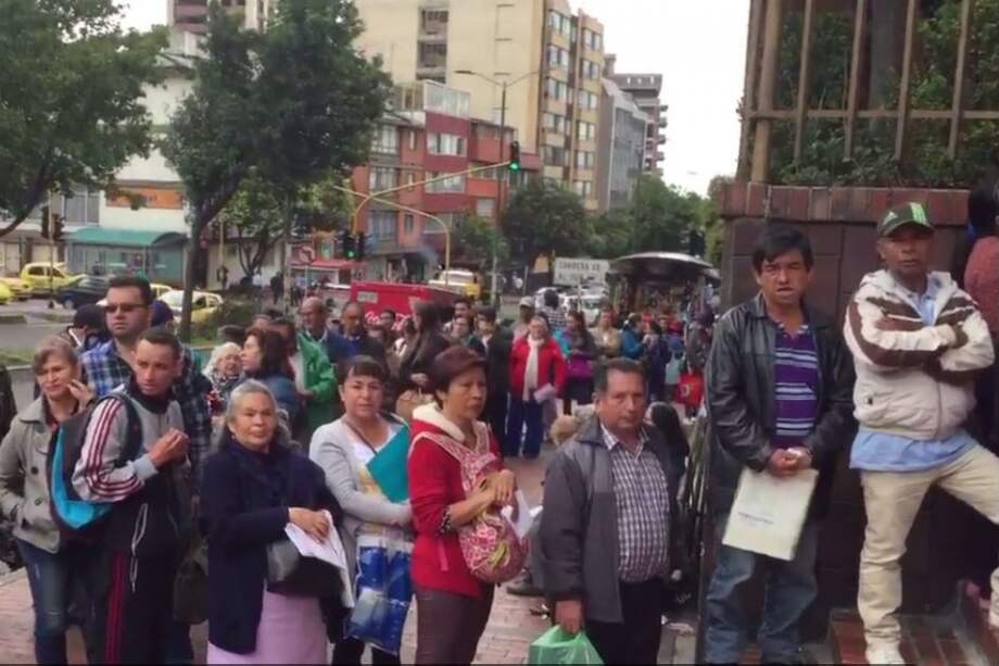 Este es el panorama este martes en uno de los puntos de despacho de medicamentos autorizado por la EPS. /Foto: Tomada de Twitter @acgina