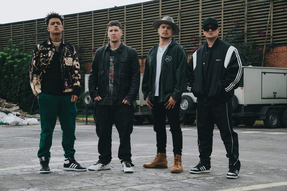 Dim, Lorduy, Pablo y el profe, miembros de Piso 21, junto a Khea y Marc Seguí.