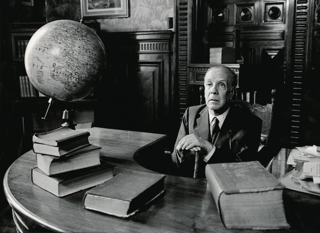 Borges, 40 años después: el escritor que hizo del mundo una biblioteca