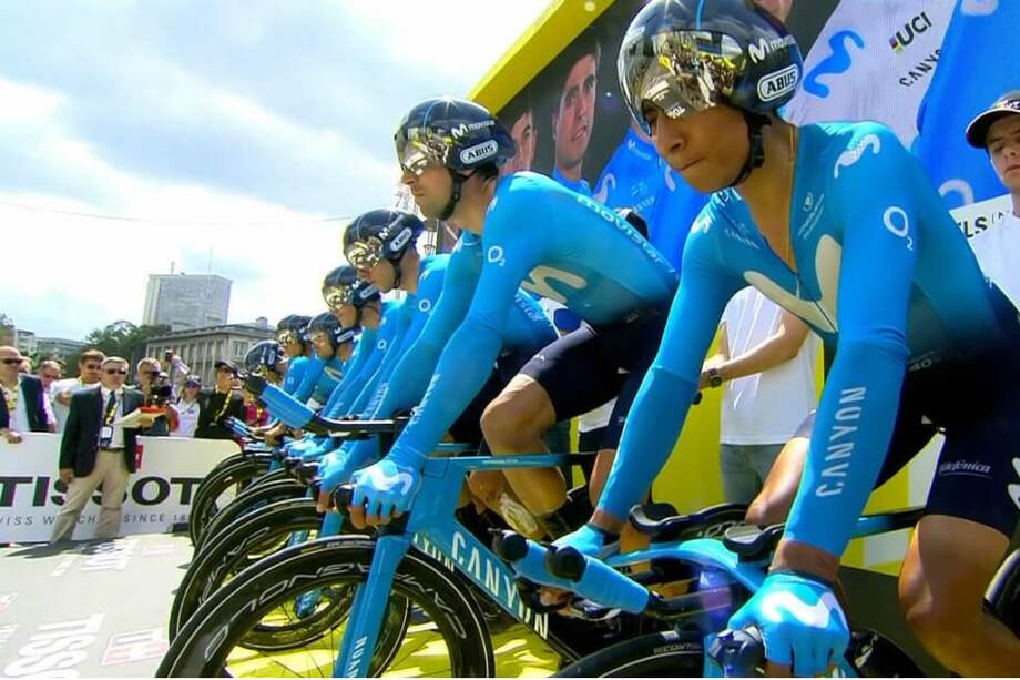 Nairo junto a sus compañeros del Movistar. / @Movistar_Team