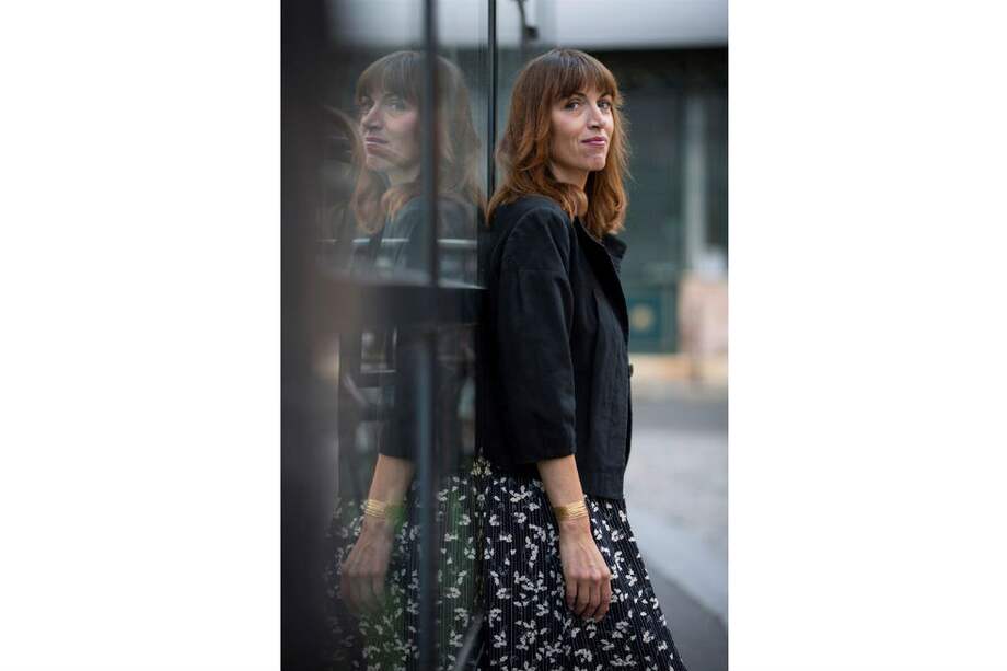La escritora y editora francesa Vanessa Springora posa para fotografías durante una entrevista, en París, Francia, el 14 de septiembre de 2020.