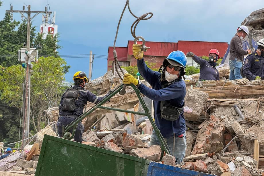 Se le ha pedido a los constructores trabajar codo a codo con el Estado y a donar sus utilidades en los proyectos de vivienda de las zonas afectadas.