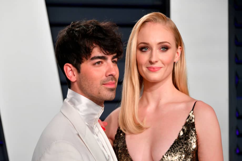 Además de reportar que sus hijas se encontraban con su exesposo sin el consentimiento de ella, también relató que se enteró del divorcio por medio de la prensa.