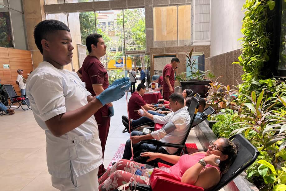 El alcalde Alejandro Char aseguró que su propósito es que Barranquilla brinde todo el apoyo necesario a los afectados del terremoto, y destacó la movilización de los ciudadanos para donar sangre como un acto humanitario.