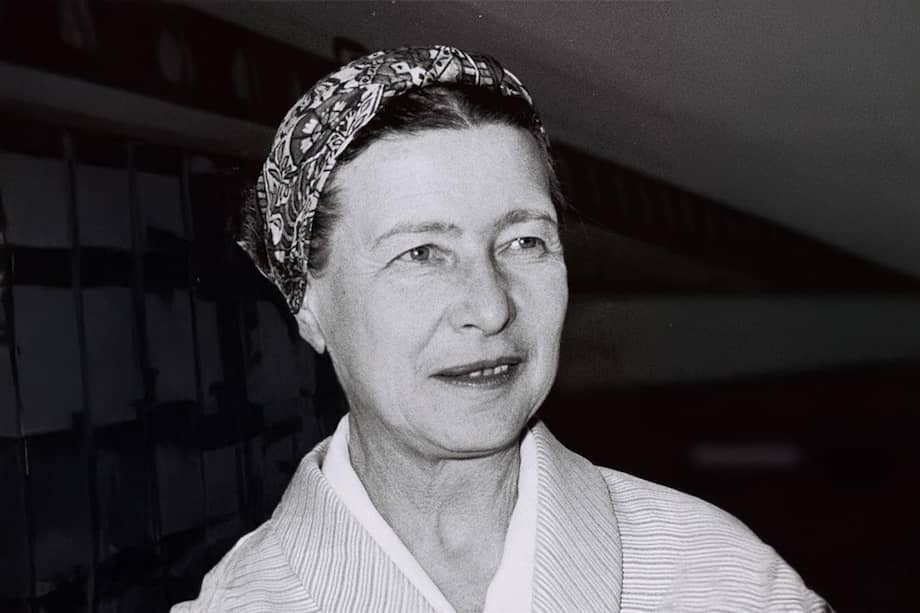 El segundo sexo fue escrito en 1949 por Simone de Beauvoir, quien comenzó a prepararlo cuando reflexionó sobre el significado para ella el ser mujer. La escritora francesa nació en París el 9 de enero de 1908 y murió en esa ciudad el 14 de abril de 1986.