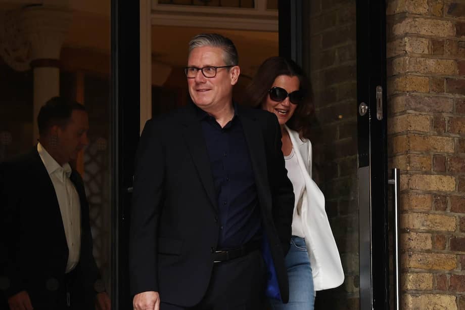 El primer ministro británico Keir Starmer (izquierda) y su esposa Victoria.