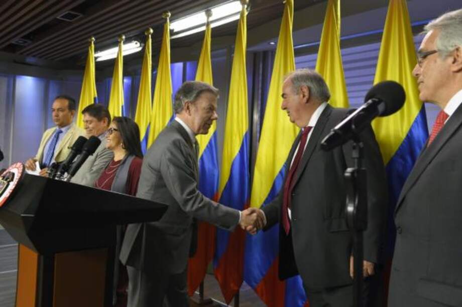 El Comité de Escogencia le entregó al presidente Juan Manuel Santos la lista de los magistrados de la JEP el pasado 26 de septiembre. / Presidencia.