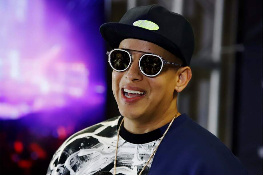 El reguetonero puertorriqueño Daddy Yankee recibió en los Premios Tu Música Urbano 2019 un reconocimiento por su carrera de 25 años como líder del movimiento. / EFE