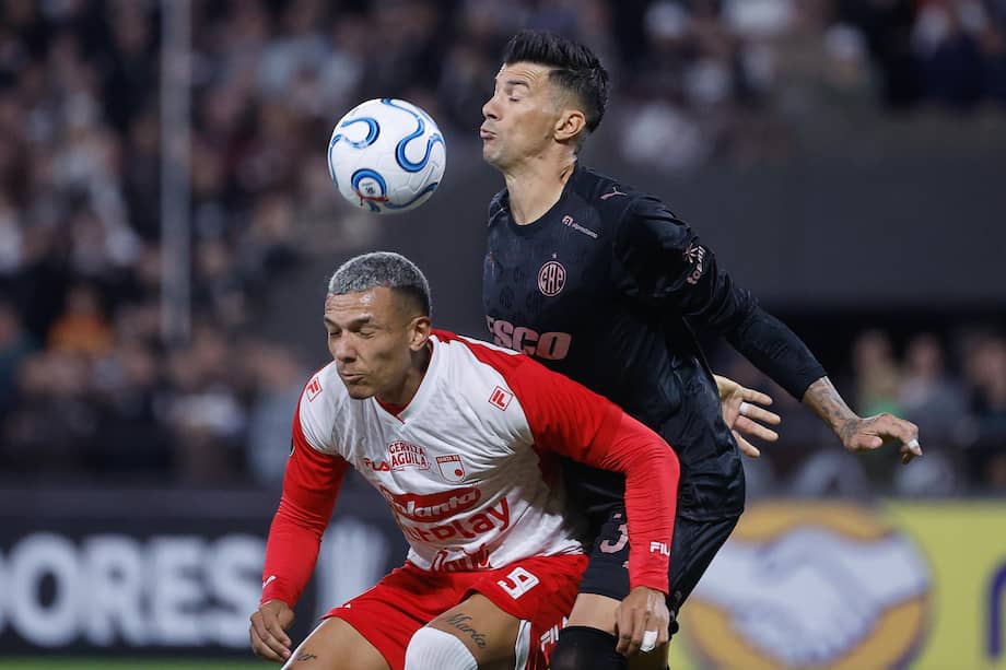 Santa Fe y Platense, en su primera duelo en esta Copa Libertadores.