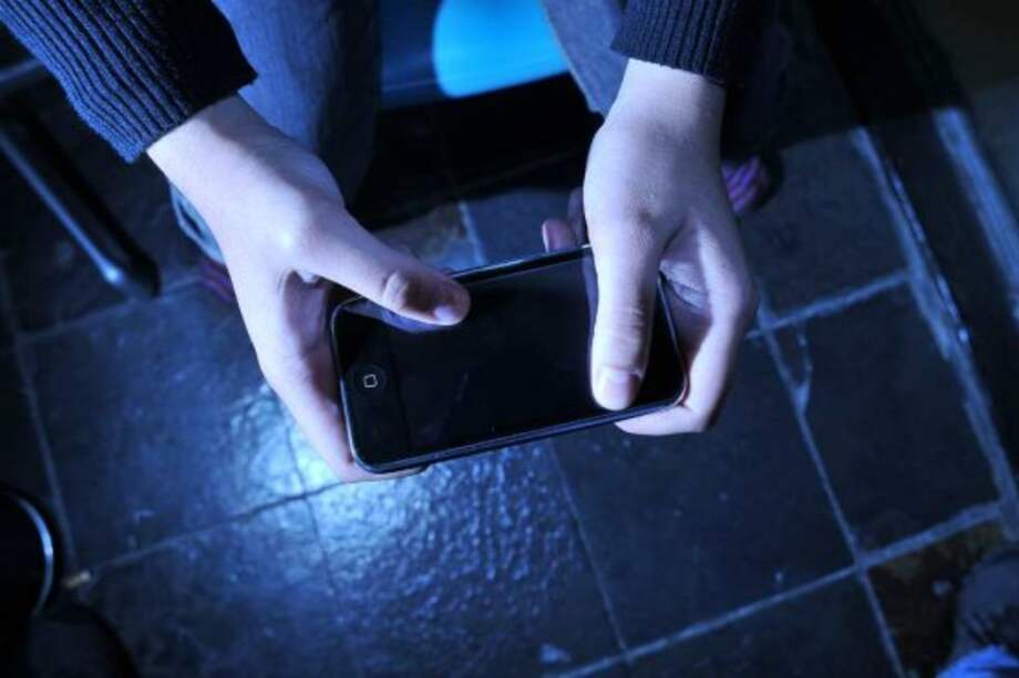 Niños adictos a dispositivos electrónicos perciben el mundo real como falso