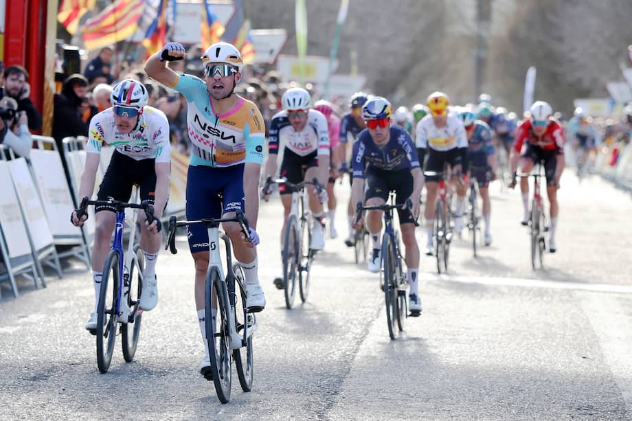 Ethan Vernon se impuso en la cuarta etapa de la Vuelta a Cataluña 2026.
