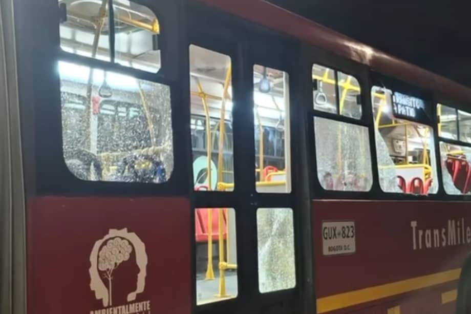 Siete vidrios fueron quebrados.