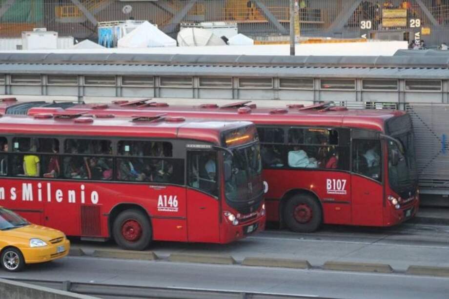 "Antes el transporte era el mejor negocio, ahora no, porque con este sistema monopólico de Transmilenio que cuesta un cojonal, la plata ya no alcanza pa’nada y menos con esos salarios de mierda qu’ihay".