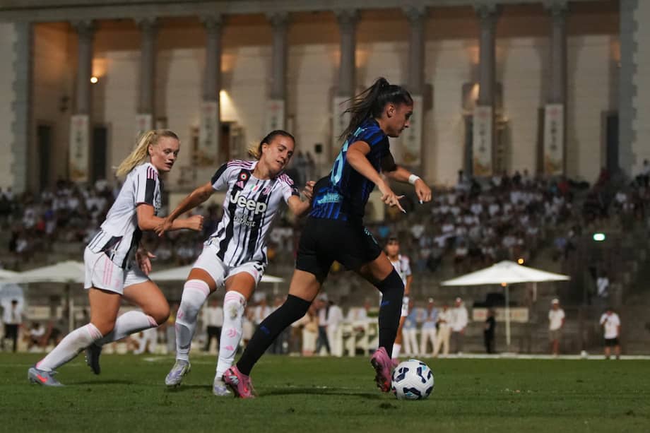 El crecimiento del fútbol femenino revela un mercado donde las mujeres impulsan las decisiones de compra, elevan el retorno de inversión y transforman la relación entre marcas, audiencias y deporte.