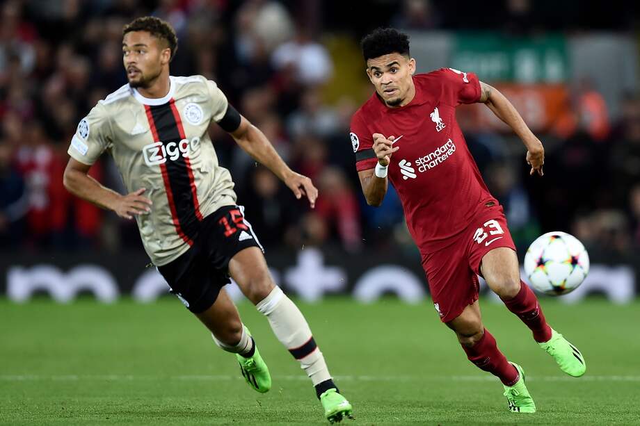 Luis Díaz en un partido de Champions League contra el Ajax. //EFE/EPA/PETER POWELL