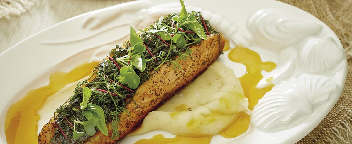 Este filete de salmón, acompañado de puré, será un excelente abrebocas para que celebres a mamá.