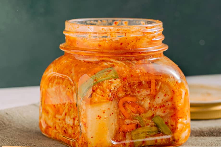 El kimchi es un plato tradicional coreano elaborado a partir de vegetales fermentados.