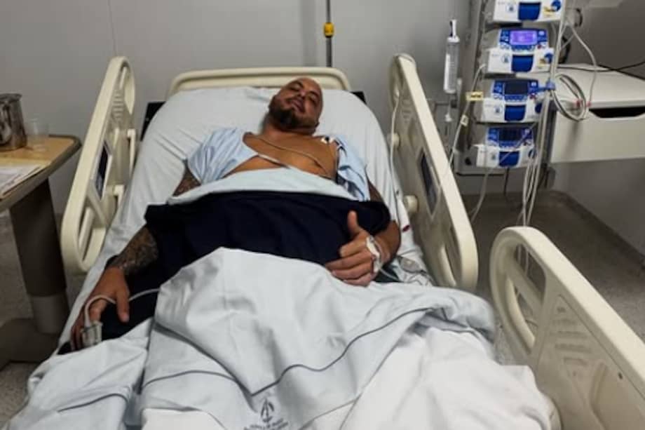Omar Pérez compartió esta foto de su momento en el hospital.