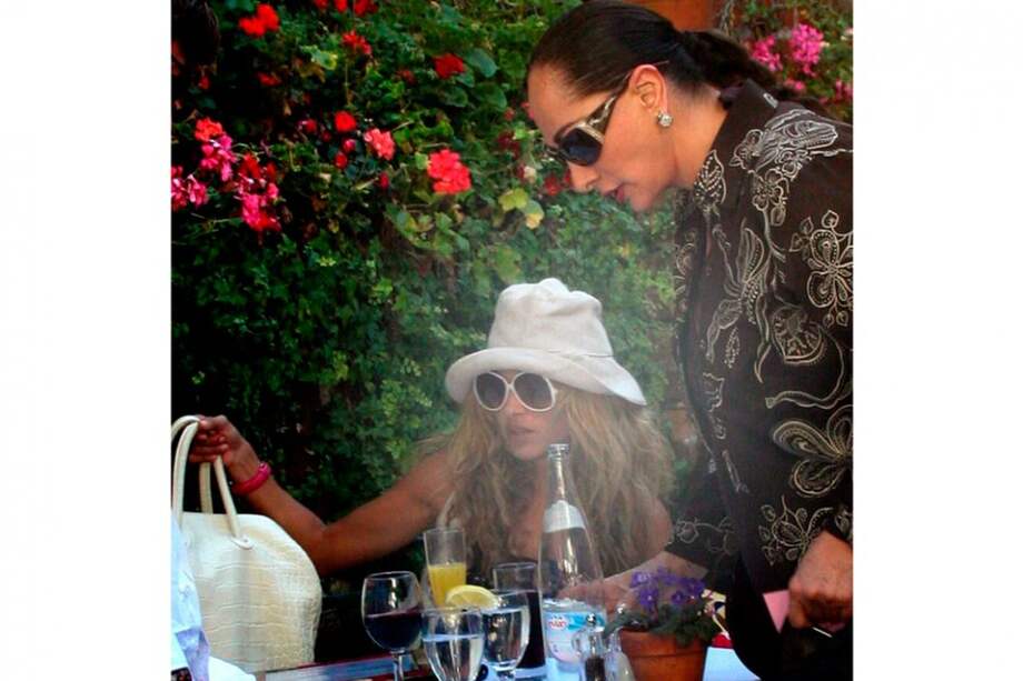 Paulina Rubio junto a su madre, Susana Dosamantes. / Bang Showbiz