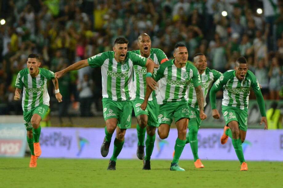 Los jugadores de Atlético Nacional celebran el paso a la final de la liga. / Luis Benavides